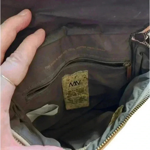 Matt & Nat Moxy Bag Crossbody Purse Adjustable Strap Faux Leather Beige Women - Picture 9 of 16